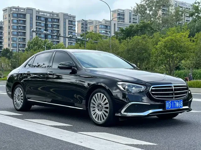 Mercedes-Benz E-Class — Фото автомобиля 3