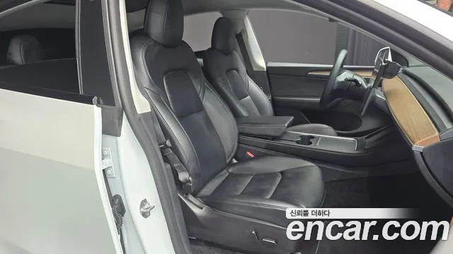 Tesla Model Y — Фото автомобиля 25