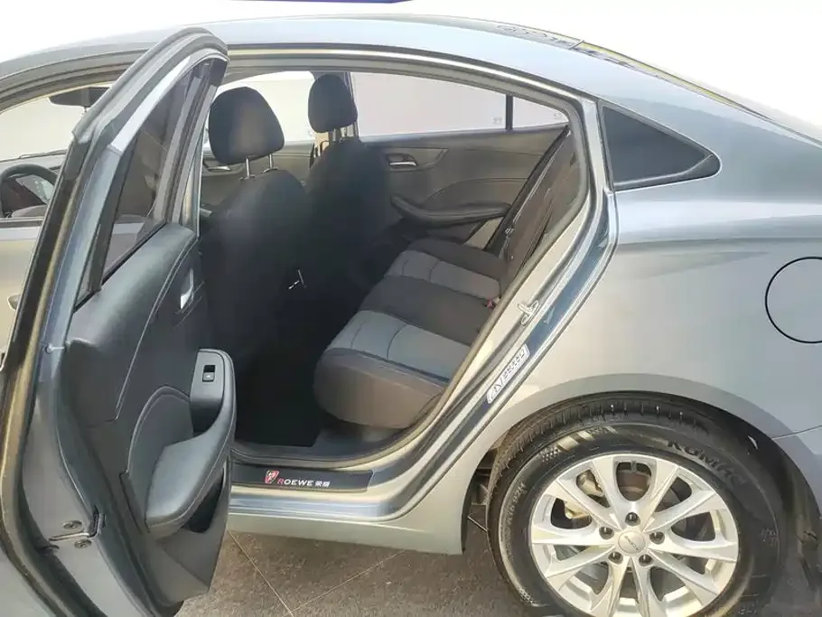 Roewe Roewe i5 2023 1.5L Manual Comfort Edition — Фото автомобиля 11