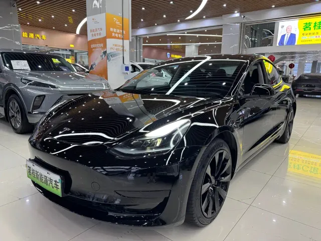 Фотография автомобиля — Tesla Model 3