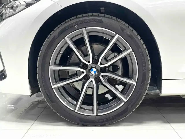 BMW 3 Series — Фото автомобиля 12