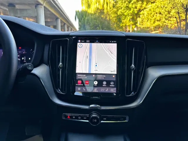 Volvo XC60 — Фото автомобиля 17