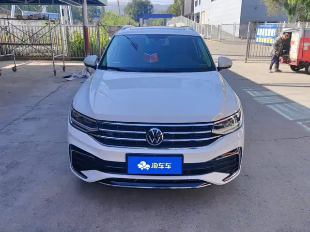 Volkswagen Tiguan L — Фото автомобиля 2