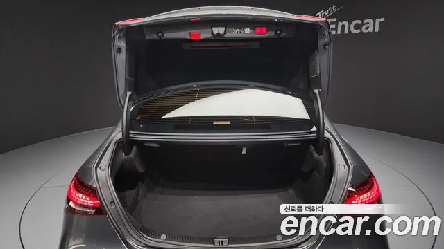 Mercedes-Benz E-Class — Фото автомобиля 20