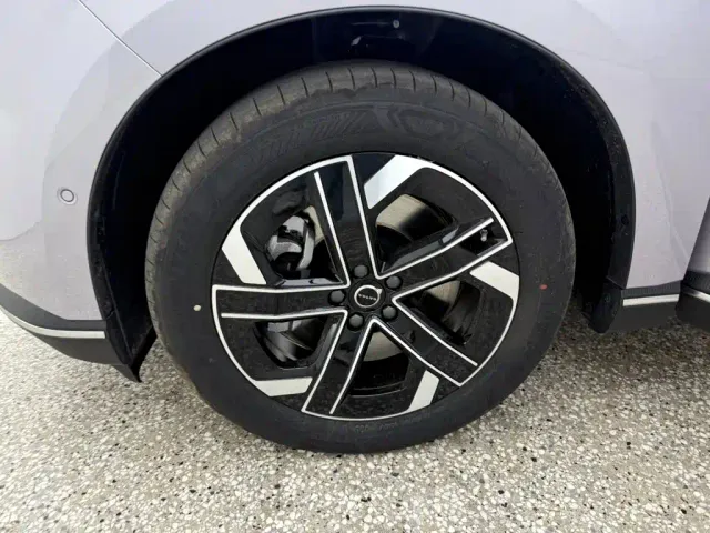 Volvo XC70 Plug-in Hybrid — Фото автомобиля 12