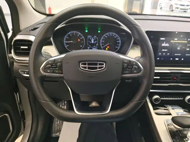 Geely Binyue — Фото автомобиля 10
