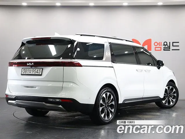 Kia Carnival Generation 4 — Фото автомобиля 4