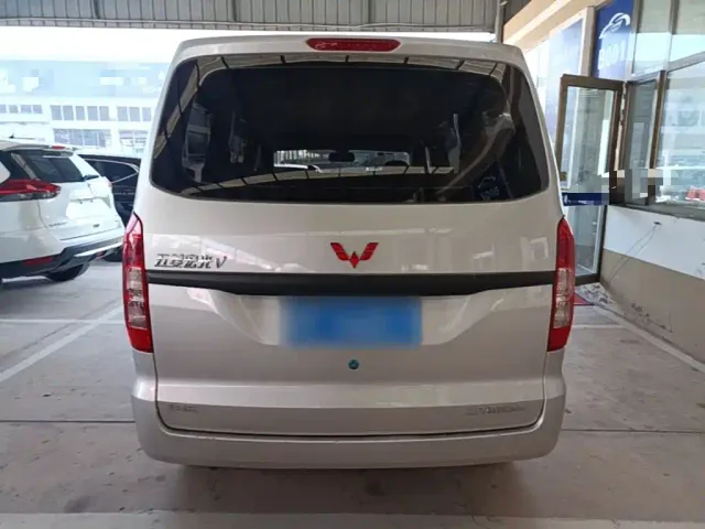 Wuling Hongguang V — Фото автомобиля 5