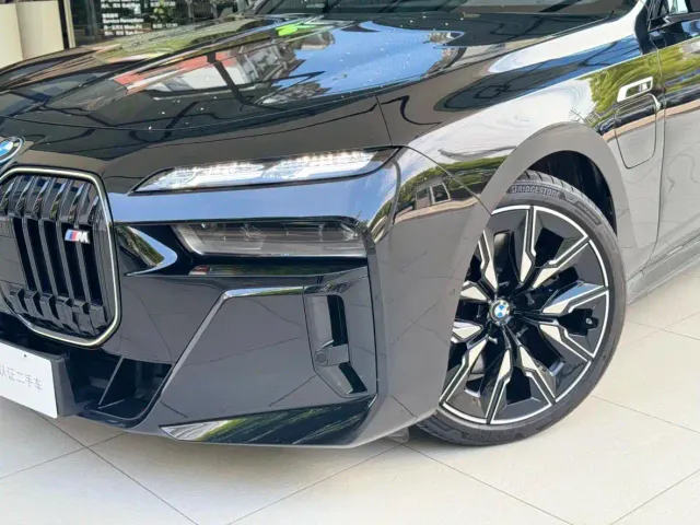 BMW i7 M70L — Фото автомобиля 6