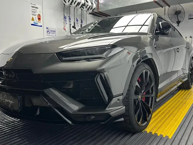 Lamborghini Urus — Фото автомобиля 2