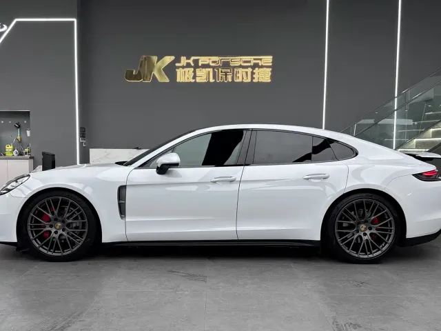 Porsche Panamera — Фото автомобиля 3