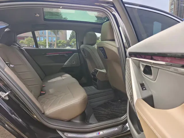 BMW 5 Series — Фото автомобиля 14