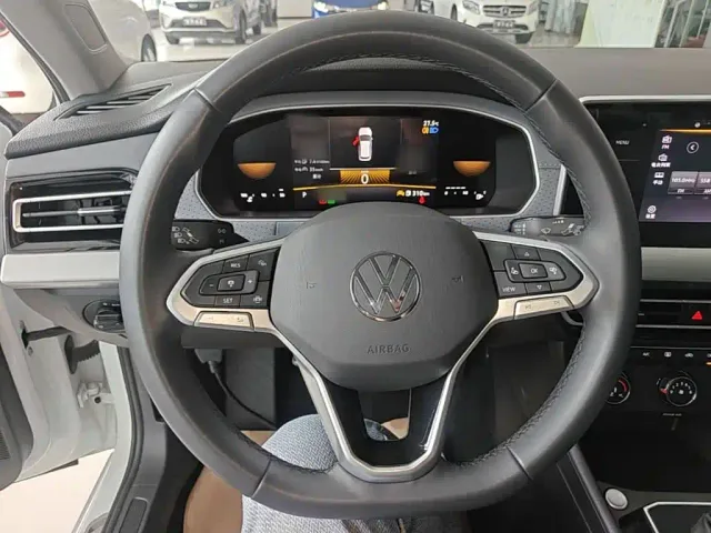 Volkswagen Lavida — Фото автомобиля 10