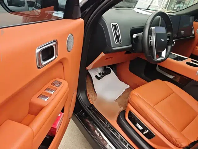 Li Auto L8 — Фото автомобиля 15
