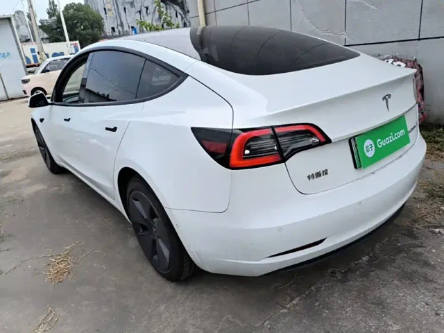 Tesla Model 3 2023 Rear-Wheel Drive — Фото автомобиля 4