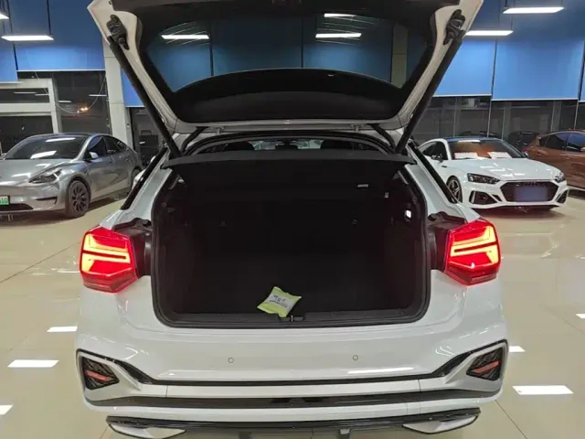 Audi Q2L — Фото автомобиля 16