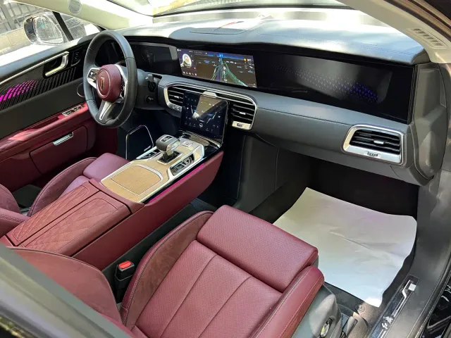 Hongqi E-HS9 — Фото автомобиля 9