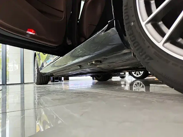 Mercedes-Benz E-Class — Фото автомобиля 21