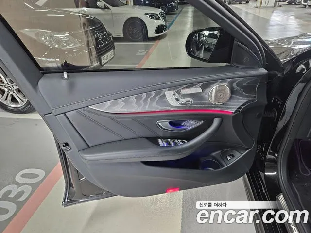 Mercedes-Benz E-Class — Фото автомобиля 8