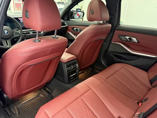 BMW BMW 3 Series 2024 330i M Sport Shadowline Package — Фото автомобиля 15