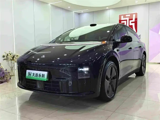 Фотография автомобиля — Li Auto i6