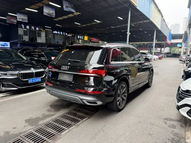 Audi Q7 — Фото автомобиля 4