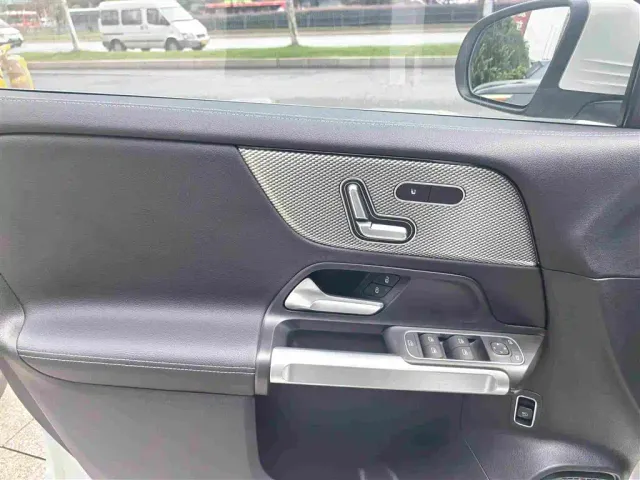 Mercedes-Benz GLB-Class — Фото автомобиля 10
