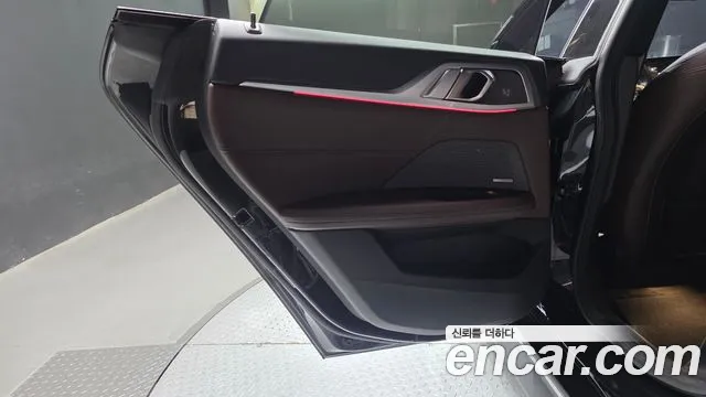 BMW i4 — Фото автомобиля 14