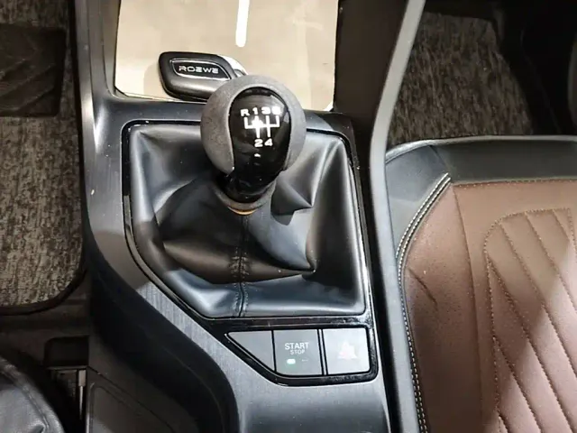 Roewe i5 — Фото автомобиля 13
