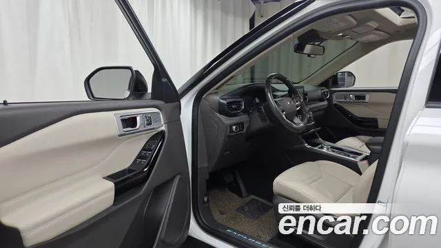 Ford Explorer — Фото автомобиля 15