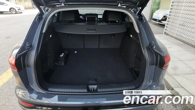 Audi Q6 e-tron — Фото автомобиля 11