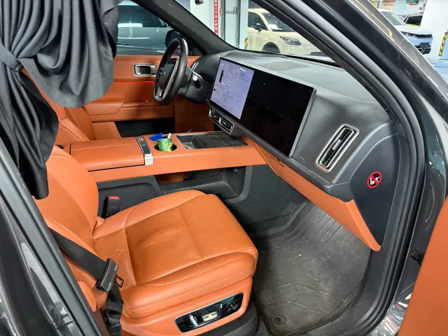 Li Auto L8 — Фото автомобиля 13