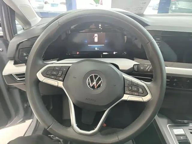 Volkswagen Golf — Фото автомобиля 10