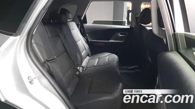 Kia Niro — Фото автомобиля 26