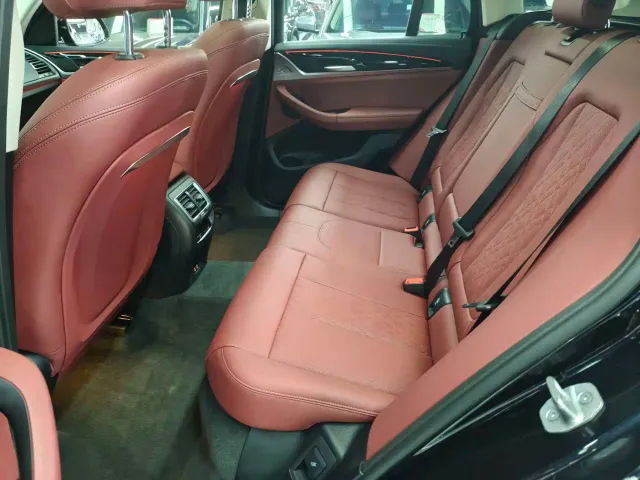 BMW iX3 — Фото автомобиля 8