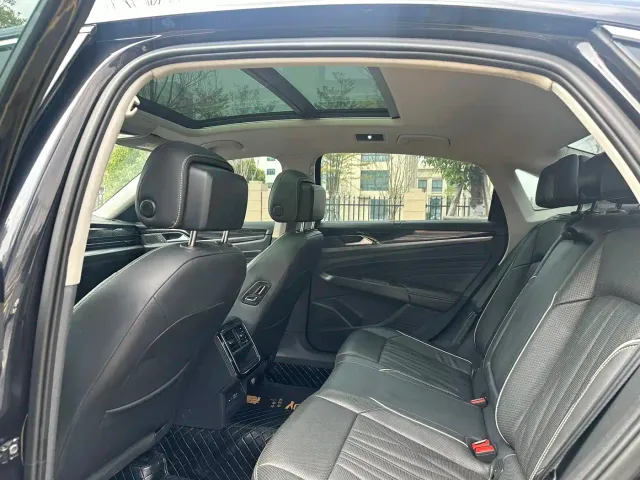 Volkswagen Passat — Фото автомобиля 5