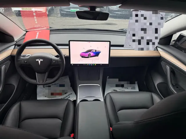 Tesla Model 3 — Фото автомобиля 5