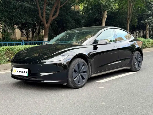 Фотография автомобиля — Tesla Model 3