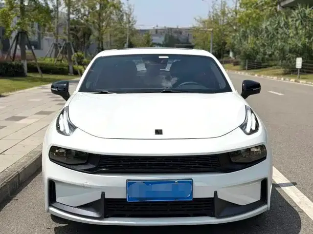 Lynk & Co 03 — Фото автомобиля 2