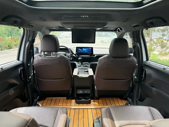 Toyota Sienna — Фото автомобиля 5