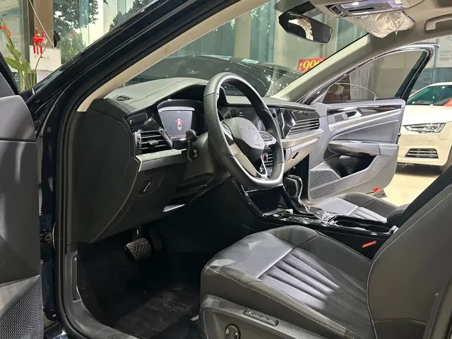 Volkswagen Passat — Фото автомобиля 10