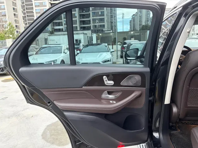 Mercedes-Benz GLE-Class — Фото автомобиля 24