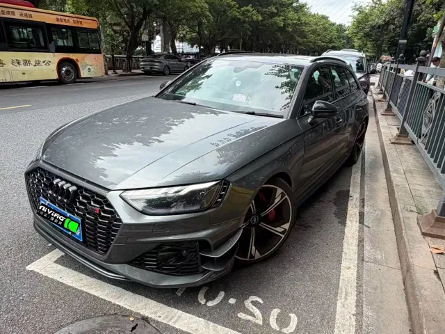 Фотография автомобиля — Audi RS 4