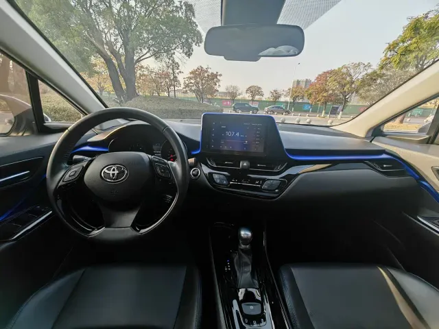 Toyota C-HR — Фото автомобиля 16
