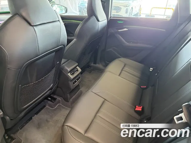 Audi Q6 e-tron — Фото автомобиля 17