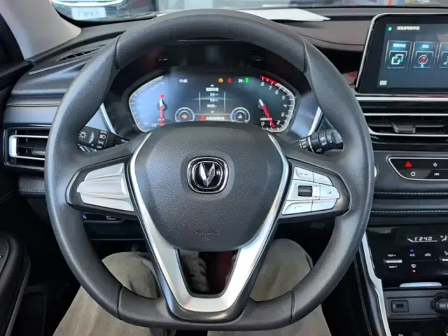 Changan CS75 — Фото автомобиля 10