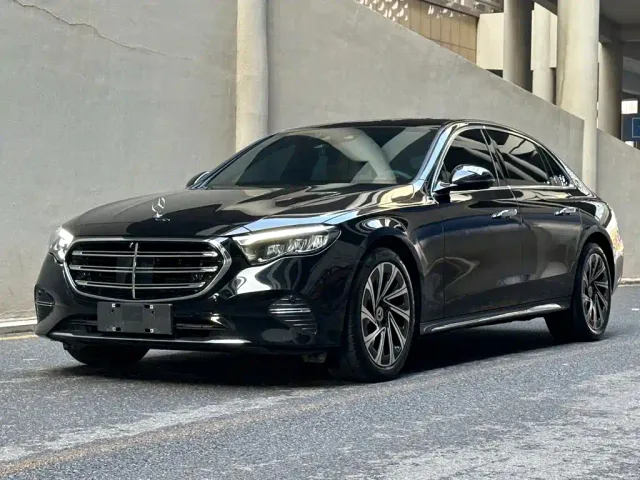 Фотография автомобиля — Mercedes-Benz E-Class