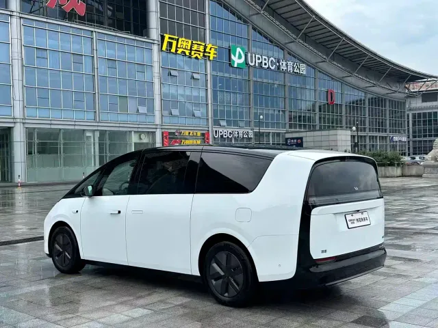 Li Auto MEGA — Фото автомобиля 4