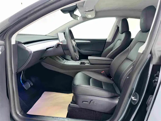 Tesla Model Y — Фото автомобиля 4