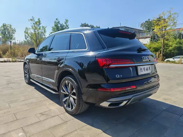 Audi Q7 — Фото автомобиля 14